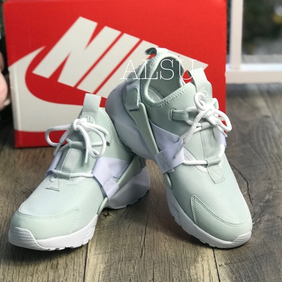 NWT Nike Air Huarache City Low Barely Grey White W - Picture 5 of 8